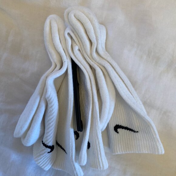 Nike 3-Pack Dri-Fit Cushioned Socks (Fits shoe sizes 6-10) - Picture 2 of 3